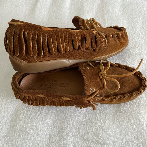 🌟Minnetonka hard sole fringe moccasins - Picture 6 of 10